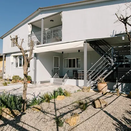 Ste's House At Macedonia Airport Appartamento Salonicco