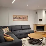 Апартаменты Ste's House At Macedonia Airport *