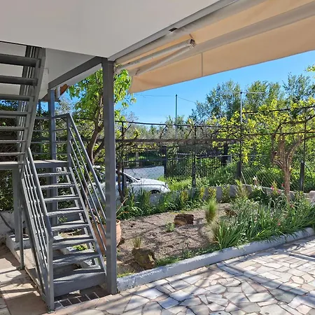 Ste's House At Macedonia Airport