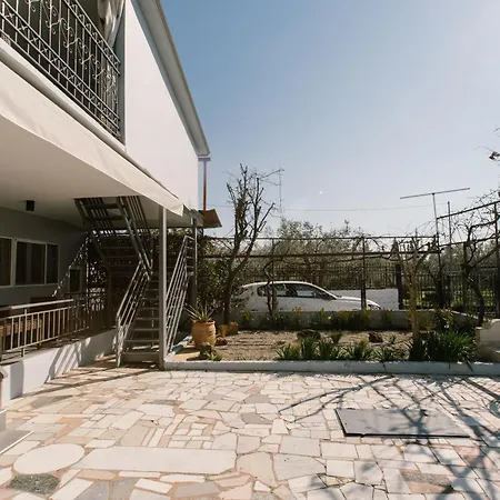 Ste's House At Macedonia Airport
