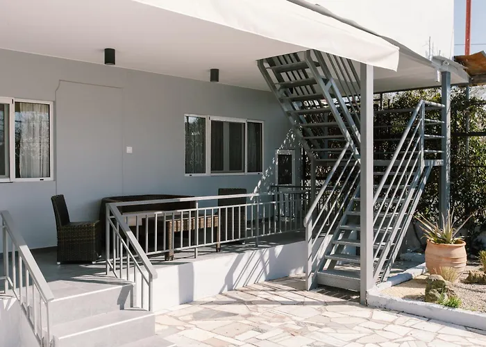 Ste's House At Macedonia Airport Appartamento *