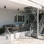 Ste's House At Macedonia Airport Lägenhet *